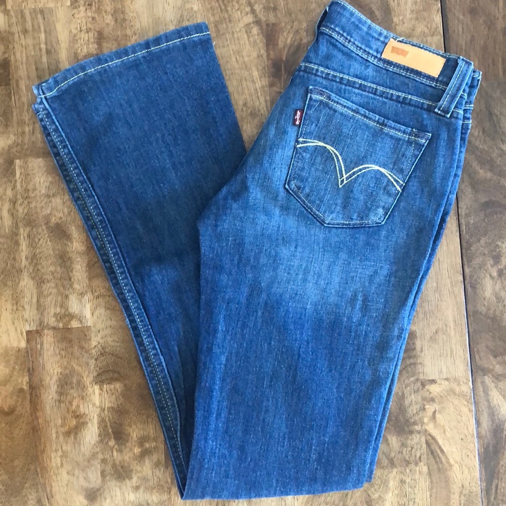 Levi’s Demi Curve
